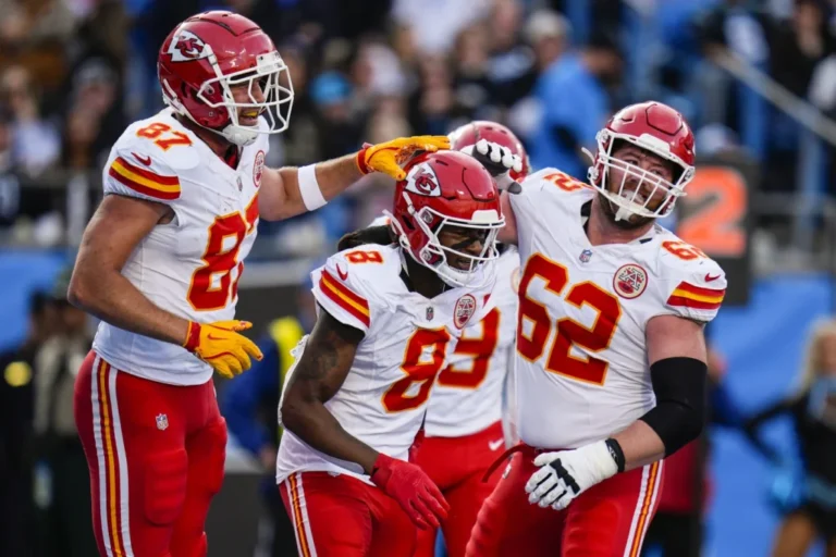 Kansas-City-Chiefs-players-celebrates-in-the-2nd-half-1024x683